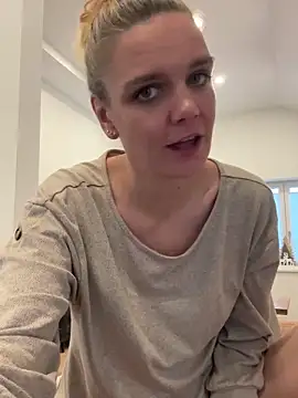 Snapshot of Suesse_Schnitte chatting on 12.09.24 Suesse Schnitte online show from 12.09.24