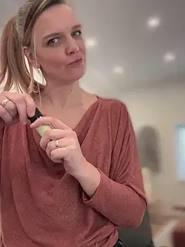 Snapshot of Suesse_Schnitte chatting on 01.31.25 Suesse Schnitte online show from 01.31.25