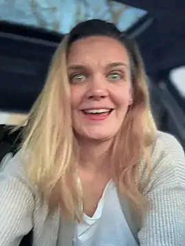 Snapshot of Suesse_Schnitte chatting on 02.20.25 Suesse Schnitte online show from 02.20.25