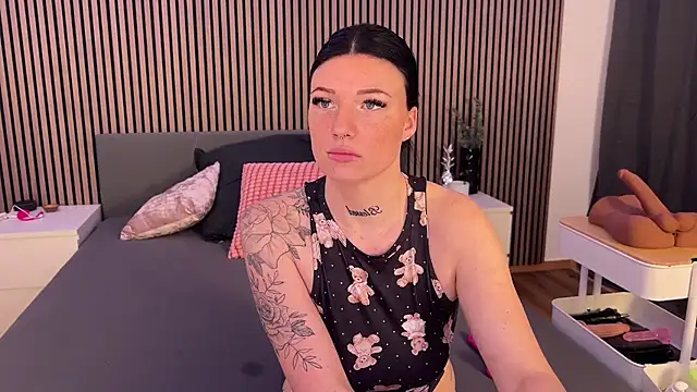 Snapshot of LizaRoxx chatting on 02.27.25 LizaRoxx online show from 02.27.25