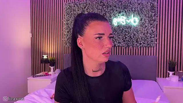 Snapshot of LizaRoxx chatting on 09.13.25 LizaRoxx online show from 09.13.25