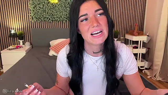 Snapshot of LizaRoxx chatting on 09.18.25 LizaRoxx online show from 09.18.25