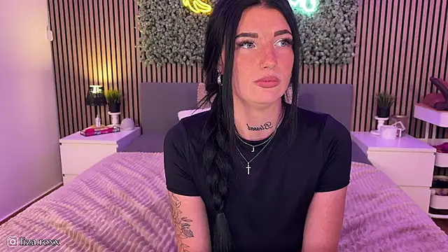 Snapshot of LizaRoxx chatting on 10.06.25 LizaRoxx online show from 10.06.25