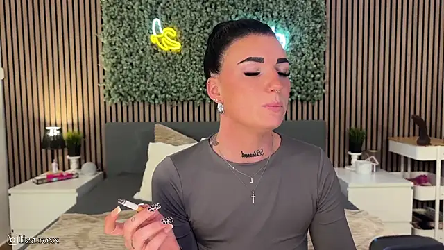 Snapshot of LizaRoxx chatting on 10.13.25 LizaRoxx online show from 10.13.25