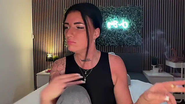 Snapshot of LizaRoxx chatting on 11.18.25 LizaRoxx online show from 11.18.25