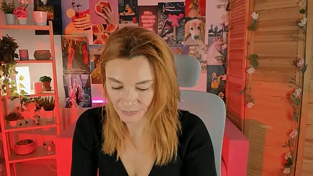 Snapshot of MistyBarnes chatting on 12.27.24 MistyBarnes online show from 12.27.24