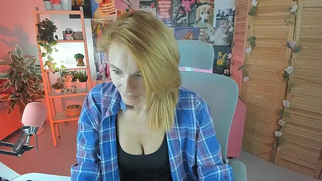 Snapshot of MistyBarnes chatting on 02.28.25 MistyBarnes online show from 02.28.25