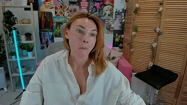 Snapshot of MistyBarnes chatting on 03.08.25 MistyBarnes online show from 03.08.25