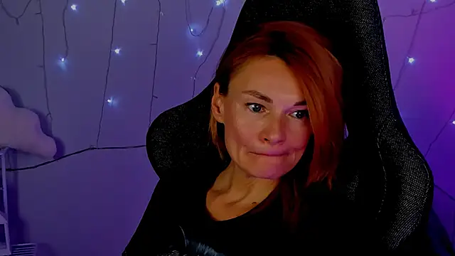 Snapshot of MistyBarnes chatting on 03.10.25 MistyBarnes online show from 03.10.25