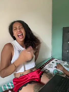 Snapshot of Miley_and_Vash chatting on 12.12.24 Miley and Vash online show from 12.12.24