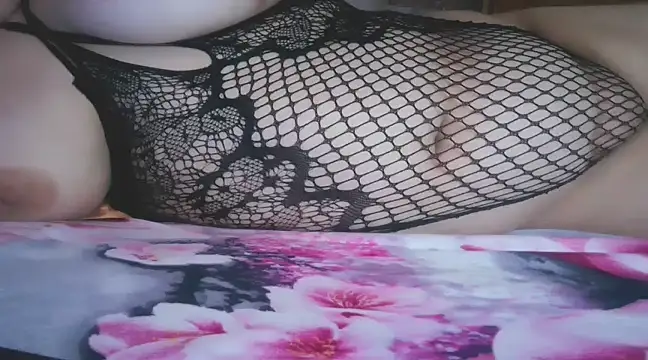 Snapshot of nicholle chatting on 02.13.25 nicholle online show from 02.13.25