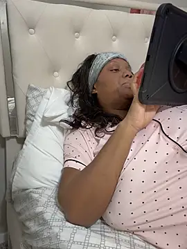 Snapshot of 1Topgyal chatting on 02.16.26 1Topgyal online show from 02.16.26