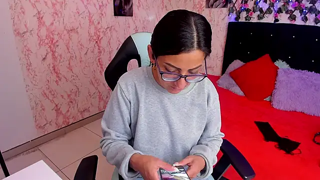 Snapshot of alma_blue chatting on 12.31.24 alma blue online show from 12.31.24