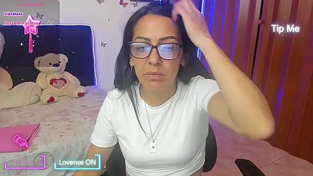 Snapshot of alma_blue chatting on 11.15.25 alma blue online show from 11.15.25