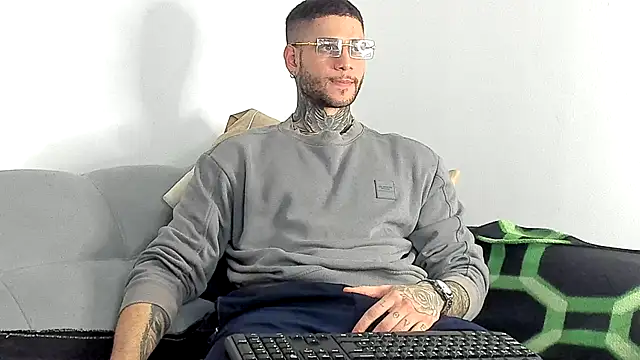  jamesleandros1 online show from 11.29.25