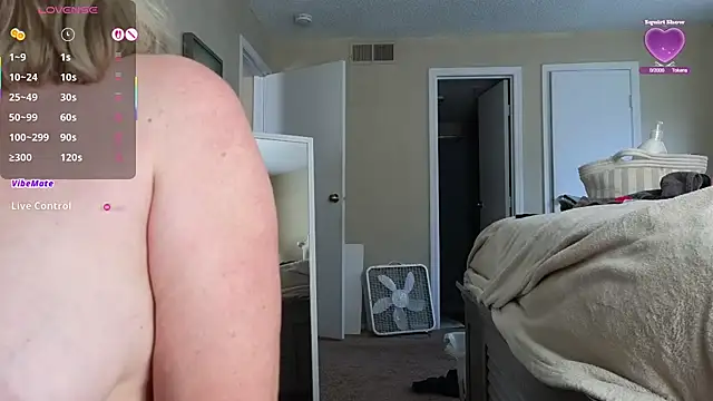 LoveSaraChristine online show from 09.11.25