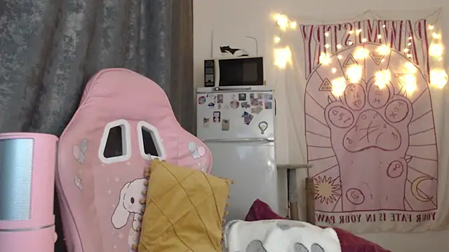 Snapshot of Holy420lolii chatting on 12.08.24 Holy420lolii online show from 12.08.24