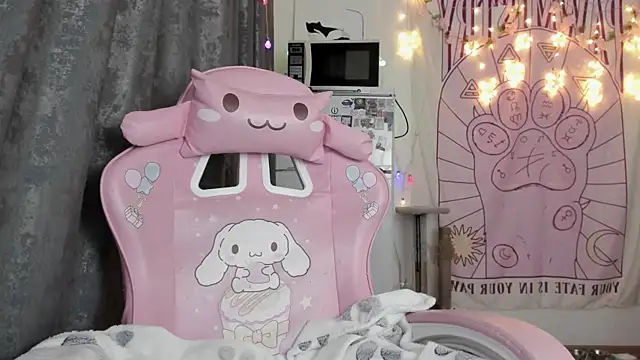 Snapshot of Holy420lolii chatting on 03.21.25 Holy420lolii online show from 03.21.25