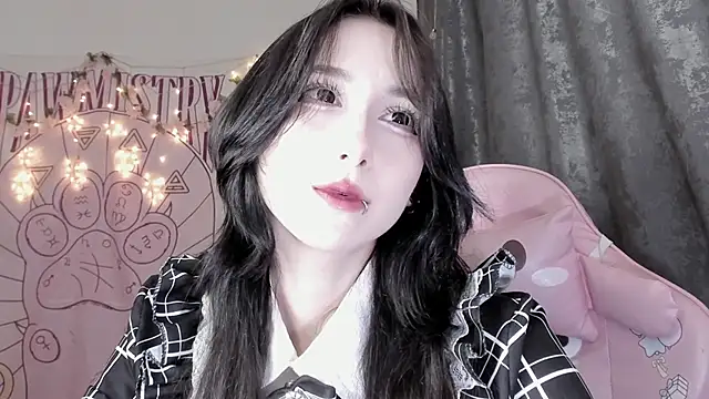 Snapshot of Holy420lolii chatting on 10.10.25 Holy420lolii online show from 10.10.25