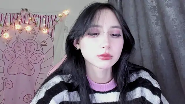 Snapshot of Holy420lolii chatting on 11.16.25 Holy420lolii online show from 11.16.25