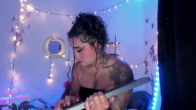 Snapshot of Eva_Lee_ chatting on 03.01.25 Eva Lee online show from 03.01.25