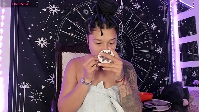 Snapshot of Eva_Lee_ chatting on 09.21.25 Eva Lee online show from 09.21.25