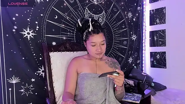 Snapshot of Eva_Lee_ chatting on 09.30.25 Eva Lee online show from 09.30.25