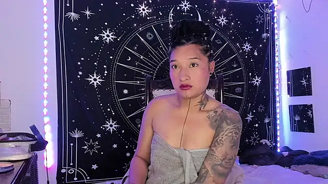 Snapshot of Eva_Lee_ chatting on 11.19.25 Eva Lee online show from 11.19.25