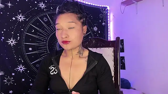 Snapshot of Eva_Lee_ chatting on 11.22.25 Eva Lee online show from 11.22.25