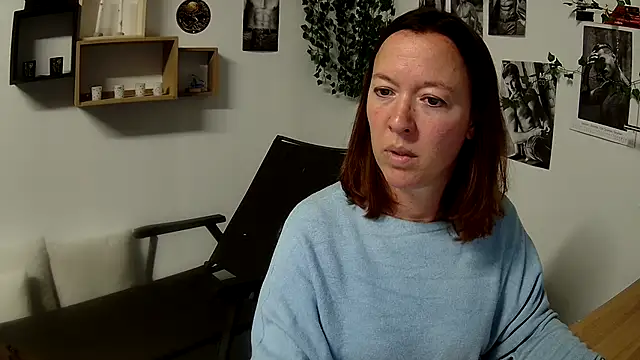 Snapshot of AnyaKrey@xh chatting on 12.14.24 AnyaKreyxh online show from 12.14.24