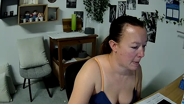 Snapshot of AnyaKrey@xh chatting on 11.13.25 AnyaKreyxh online show from 11.13.25