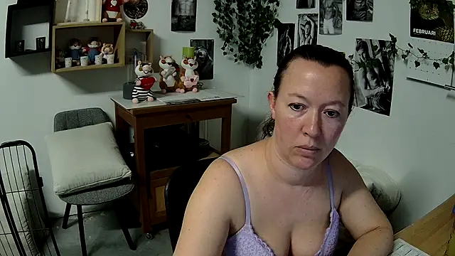 Snapshot of AnyaKrey@xh chatting on 02.22.26 AnyaKreyxh online show from 02.22.26