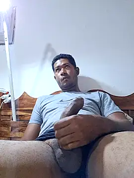 Snapshot of EduardoMoreno chatting on 11.23.25 EduardoMoreno online show from 11.23.25