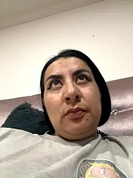 Abril Luv online show from 11.23.25