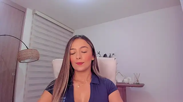 wandathompson  online show from 04.10.26