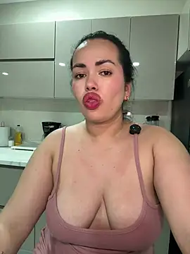 Snapshot of andra_rose chatting on 05.06.26 andra rose online show from 05.06.26