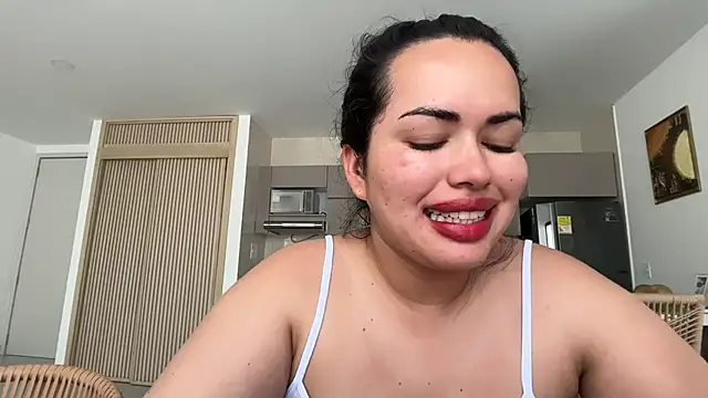 Snapshot of andra_rose chatting on 05.06.26 andra rose online show from 05.06.26