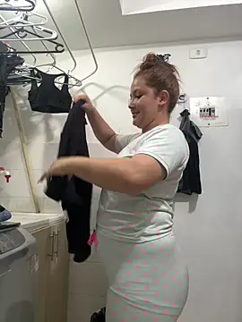 Snapshot of EmilyBarragan chatting on 01.21.25 EmilyBarragan online show from 01.21.25