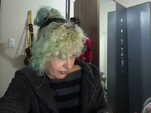 MariLouM online show from 06.25.26