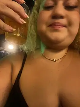 Snapshot of MinaBoss chatting on 02.07.25 MinaBoss online show from 02.07.25