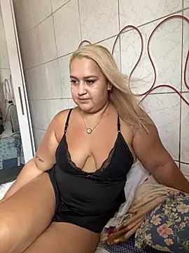 Snapshot of MinaBoss chatting on 02.27.25 MinaBoss online show from 02.27.25