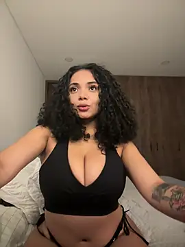 Snapshot of Mariecurl chatting on 12.14.24 Mariecurl online show from 12.14.24