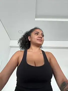 Snapshot of Mariecurl chatting on 12.21.24 Mariecurl online show from 12.21.24