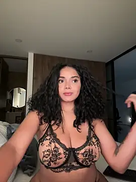 Snapshot of Mariecurl chatting on 02.05.25 Mariecurl online show from 02.05.25