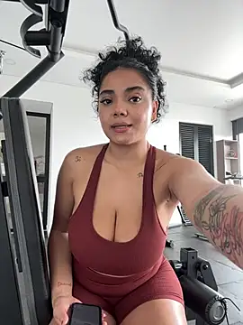 Snapshot of Mariecurl chatting on 02.13.25 Mariecurl online show from 02.13.25