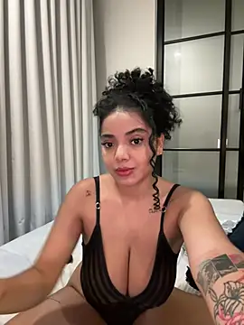 Snapshot of Mariecurl chatting on 02.16.25 Mariecurl online show from 02.16.25