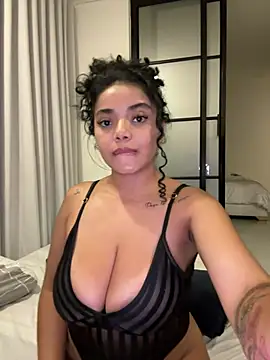 Snapshot of Mariecurl chatting on 02.16.25 Mariecurl online show from 02.16.25