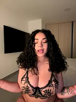 Snapshot of Mariecurl chatting on 09.12.25 Mariecurl online show from 09.12.25