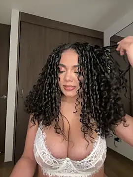 Snapshot of Mariecurl chatting on 10.31.25 Mariecurl online show from 10.31.25