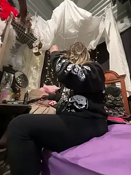 Snapshot of SummerBlueMoon chatting on 01.07.26 SummerBlueMoon online show from 01.07.26